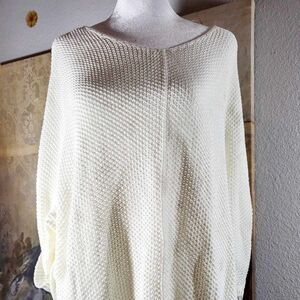 Lightly Used 52seven knitted sweater Color Cream Size M.